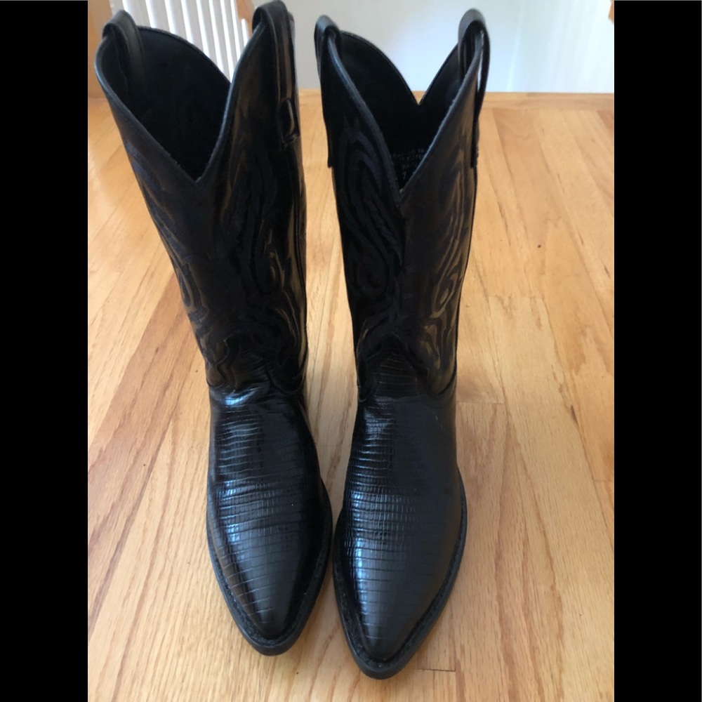 PRICE FIRM. Vintage new Black lizard print leather cowboy boots